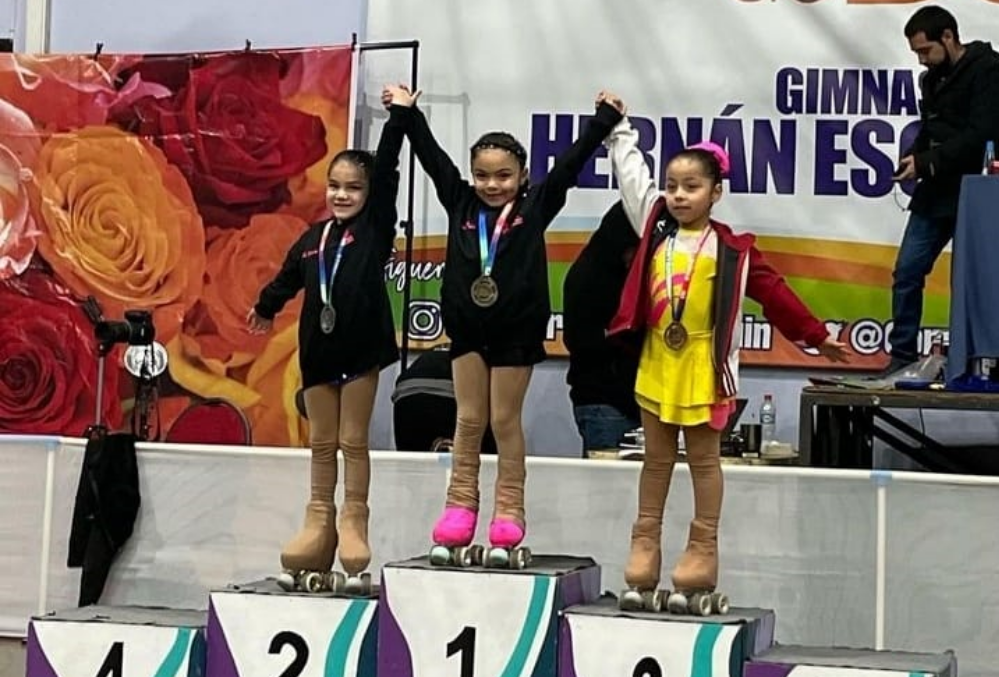 Clan Ruedas obtiene medallas en Campeonato de la Liga Escolar de patinaje artístico.