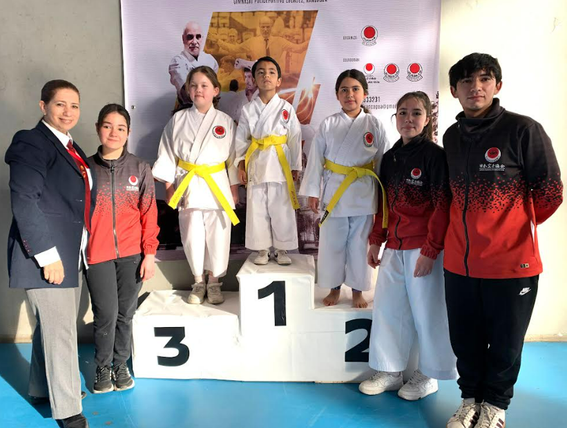TILTIL OBTIENE 7 MEDALLAS EN TORNEO KARATE JKA